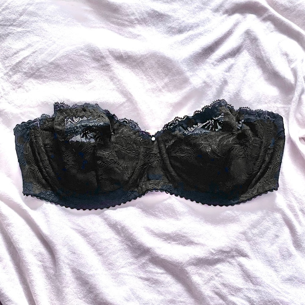 Wacoal - Black Lacy Strapless Bra [Size 80B/36A] 🖤